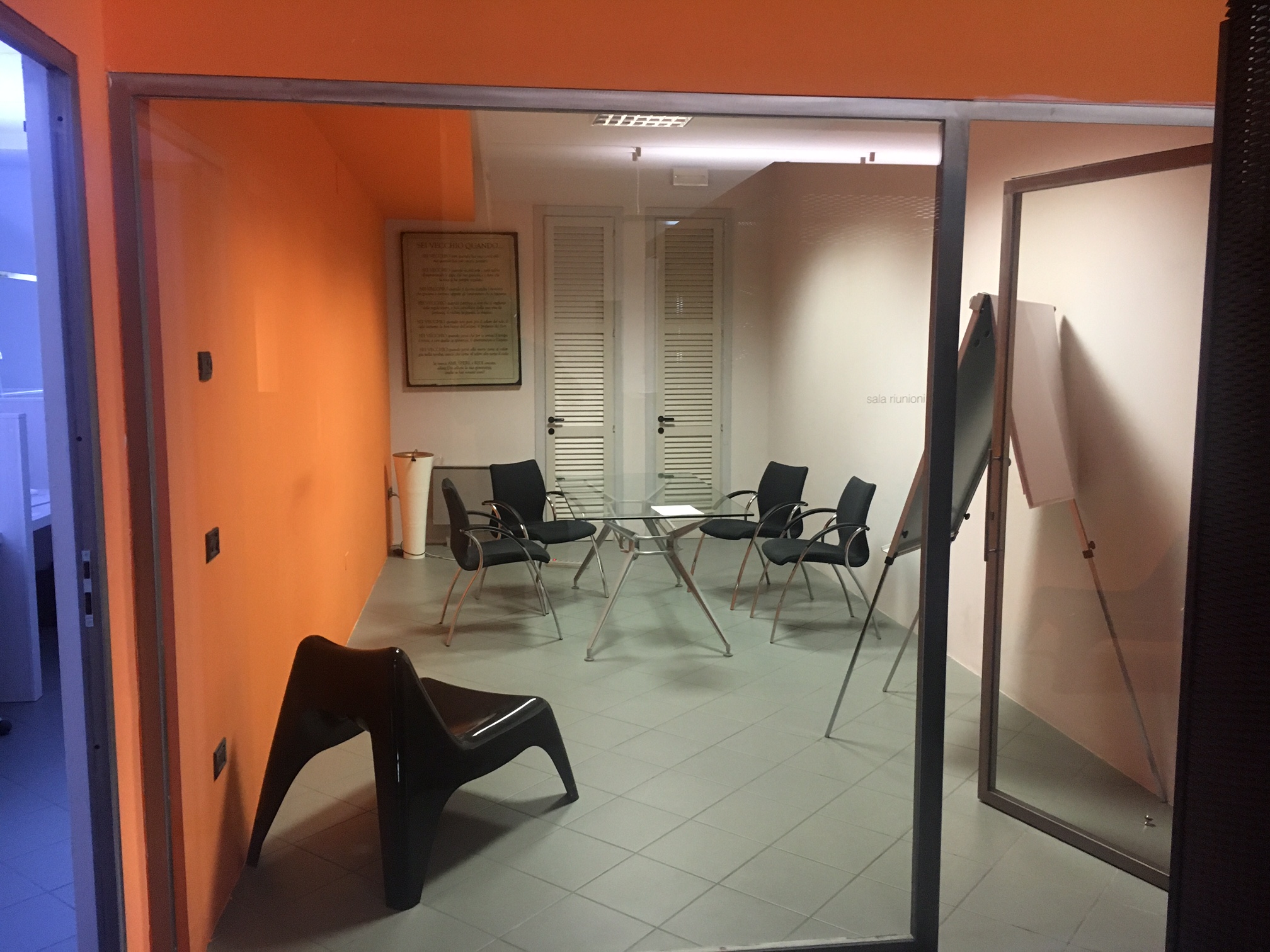 SUB 49; Postazione in Spazio Condiviso formula "COWORKING"